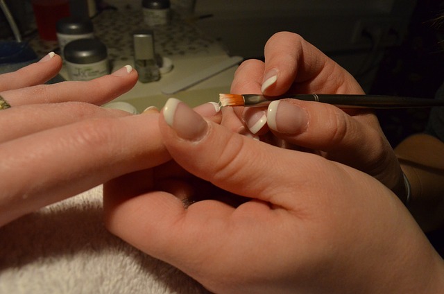 Forkæl dine negle med en Shellac manicure i vores eksklusive salon